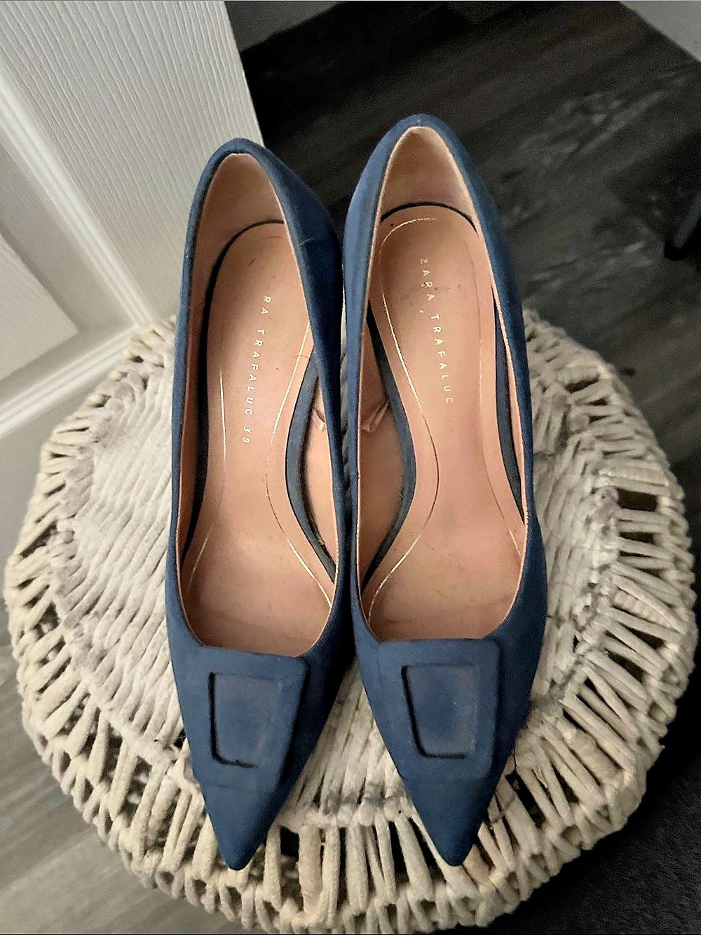 Zara Pointed-Toe Pumps in Blue